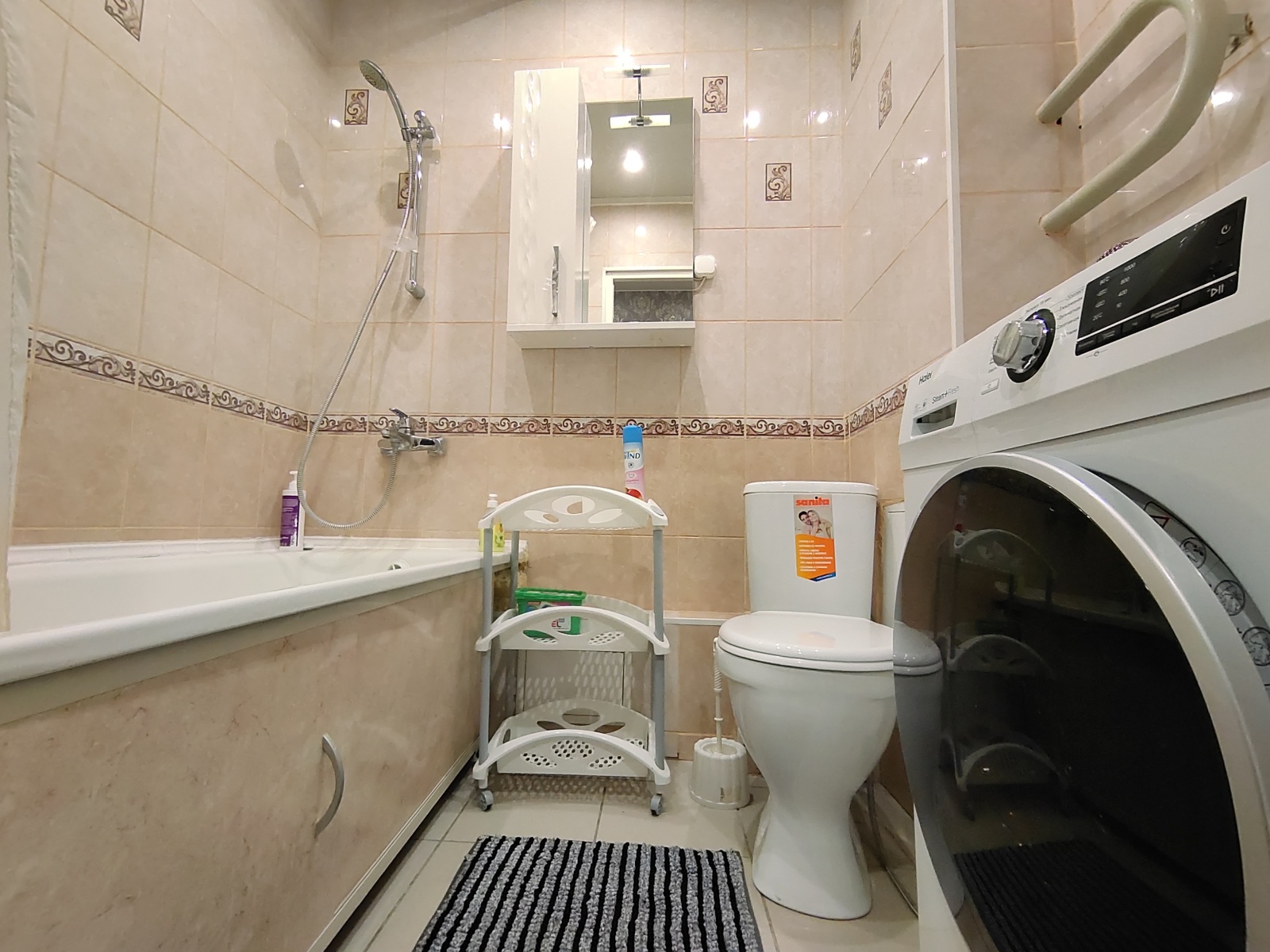 Рядом спортивный комплекс Юпитер, стадион Кристалл, Ленинский район. 