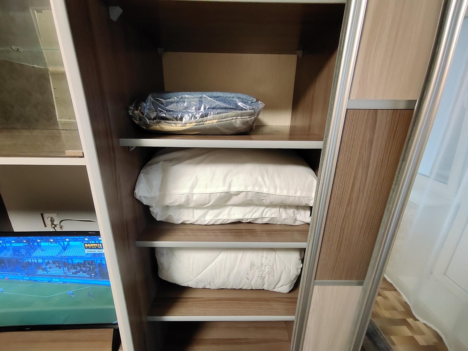 Рядом спортивный комплекс Юпитер, стадион Кристалл, Ленинский район. 