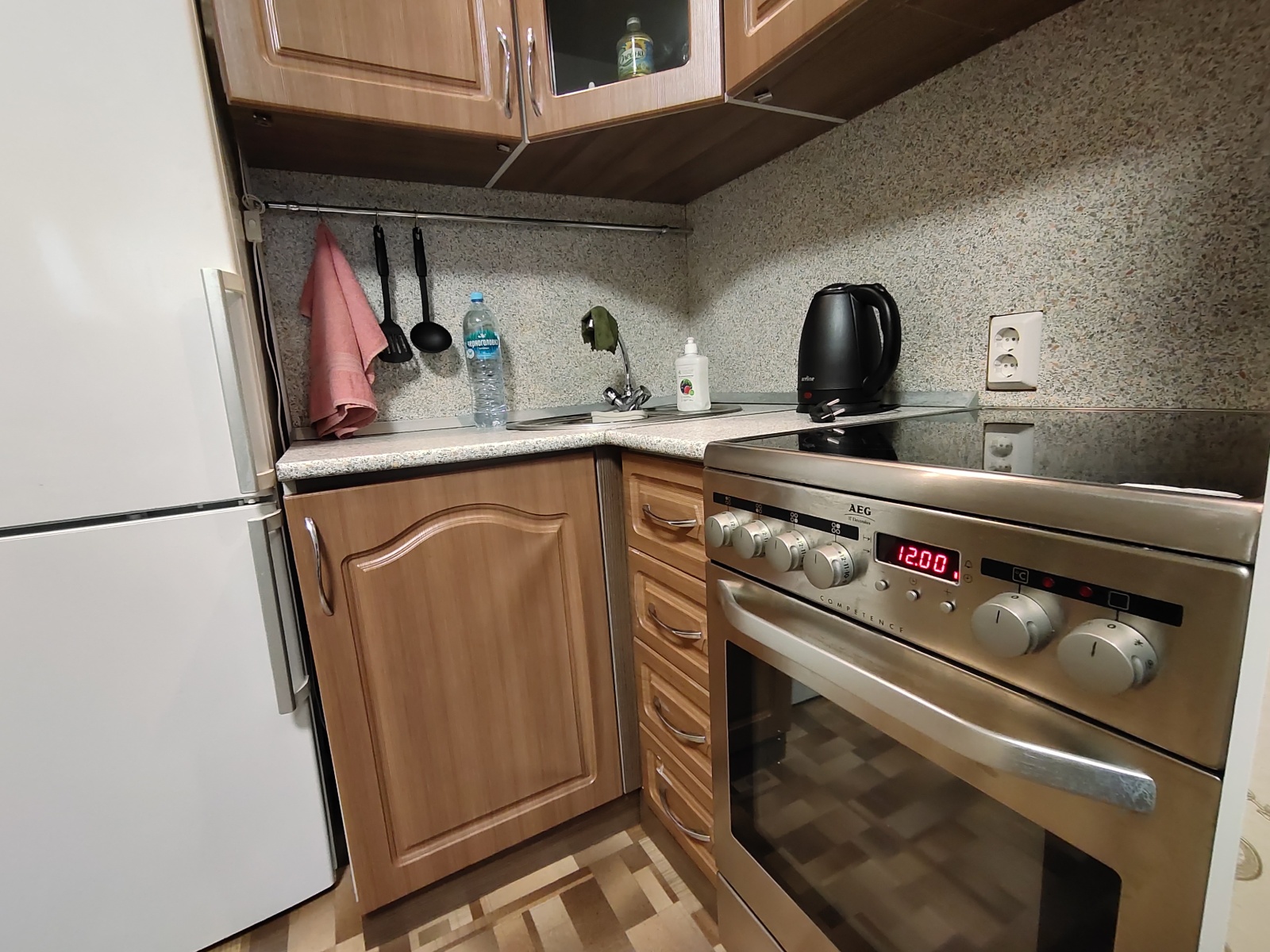 Рядом спортивный комплекс Юпитер, стадион Кристалл, Ленинский район. 