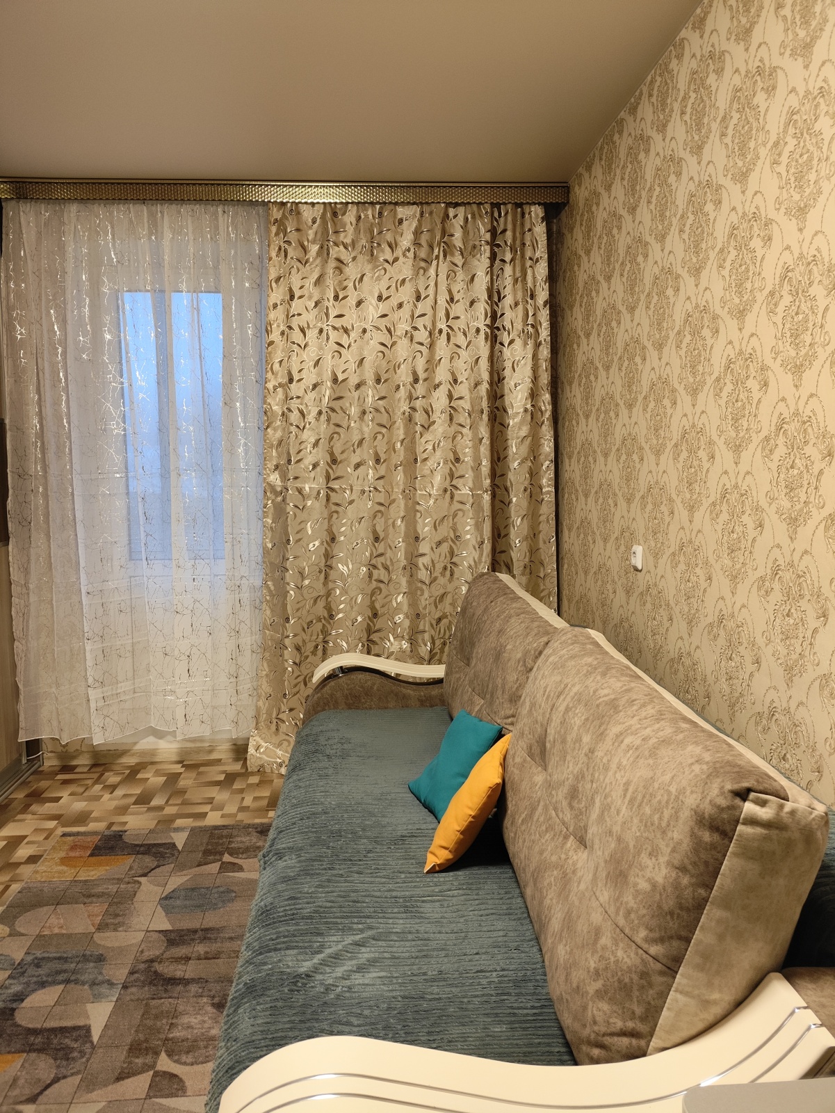 Рядом спортивный комплекс Юпитер, стадион Кристалл, Ленинский район. 