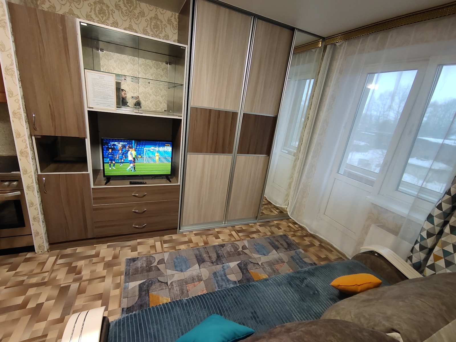 Рядом спортивный комплекс Юпитер, стадион Кристалл, Ленинский район. 