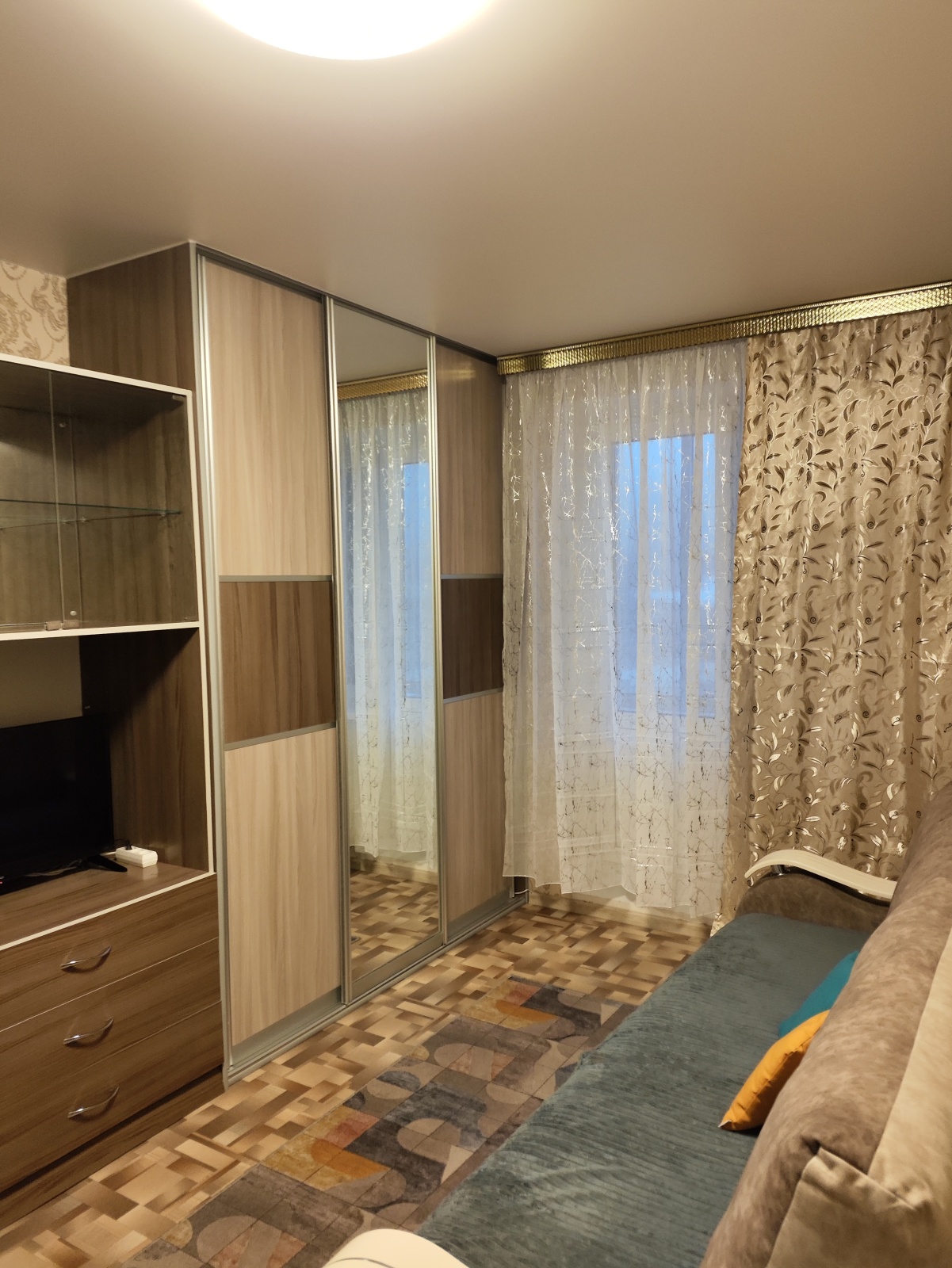 Рядом спортивный комплекс Юпитер, стадион Кристалл, Ленинский район. 