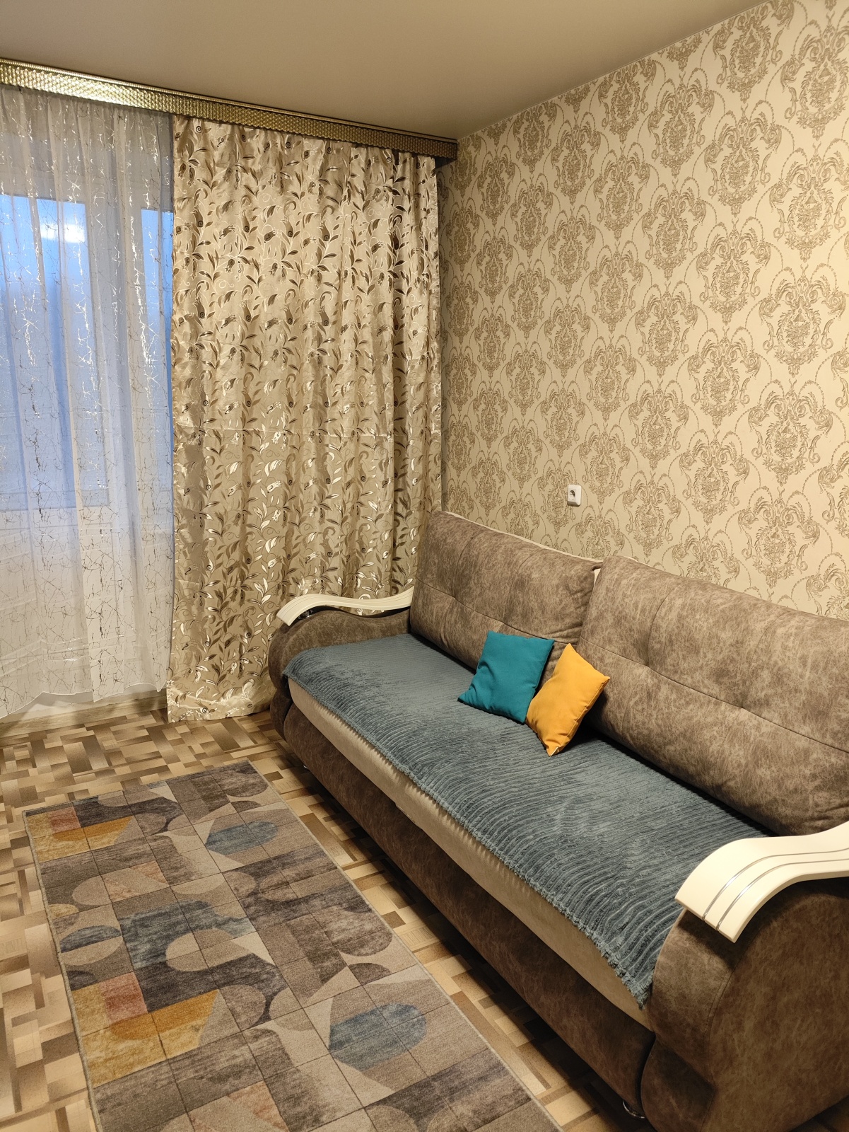 Рядом спортивный комплекс Юпитер, стадион Кристалл, Ленинский район. 